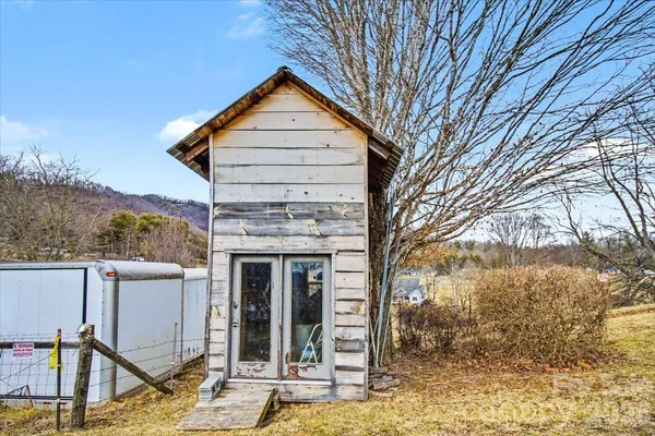 $274,900 | 170 Styles Road, Burnsville, NC 28714