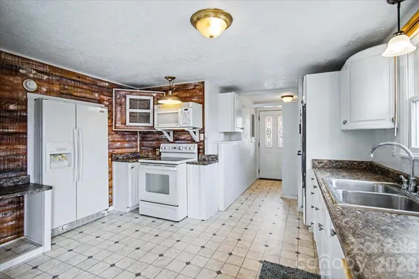 $274,900 | 170 Styles Road, Burnsville, NC 28714
