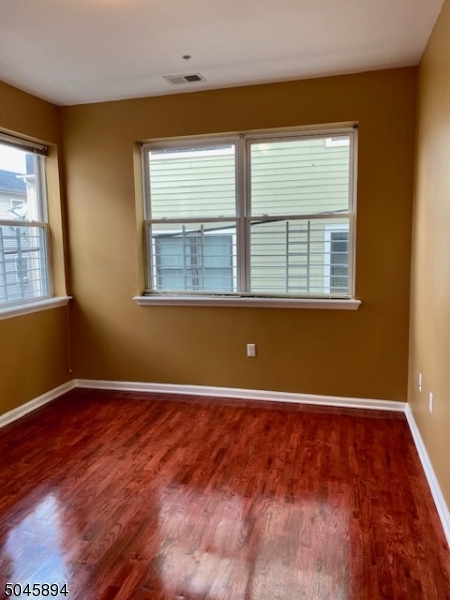 25 Cottage Street, Unit 4 Newark, NJ 07102 - Photo 3 of 13 an empty room with window