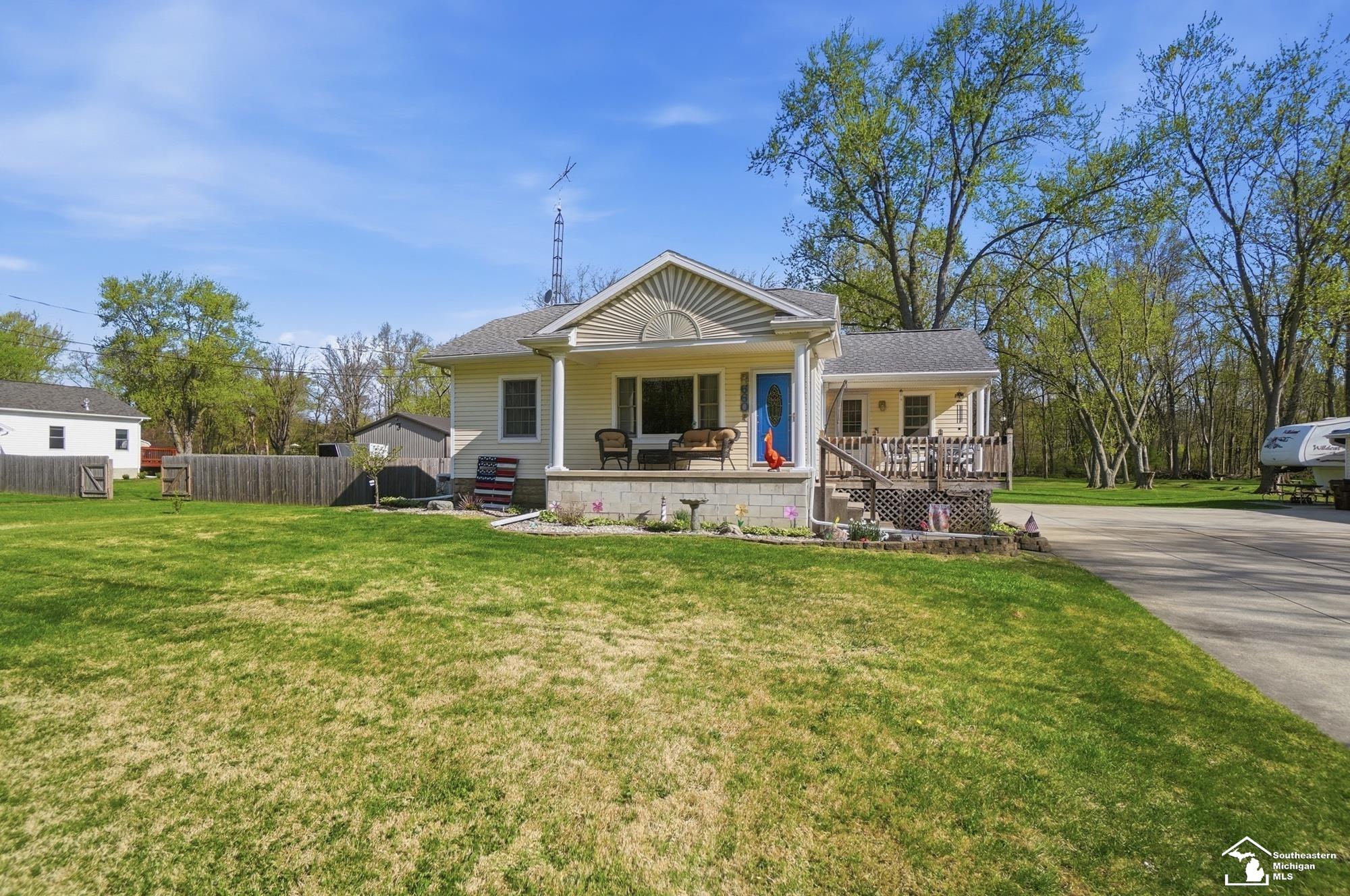 660 Pickard Road Temperance, MI 48182 - Photo 5 of 63