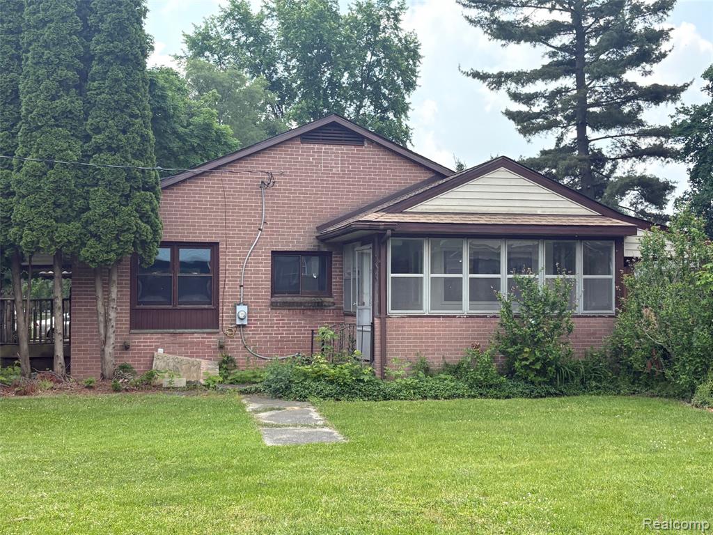 206 South Hospital Road Waterford, MI 48327 - Photo 1 of 25 Gallery Image 1
