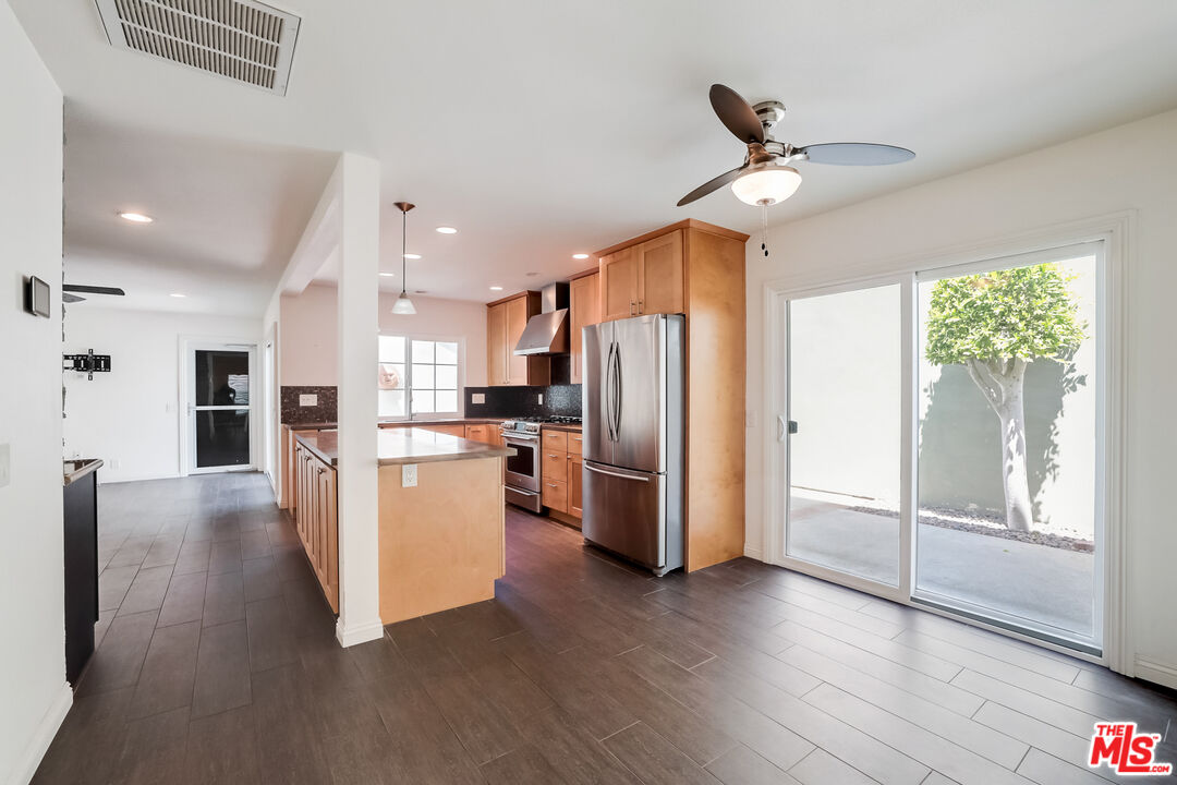 64 Racing Wind Irvine, CA 92614 - Photo 12 of 27