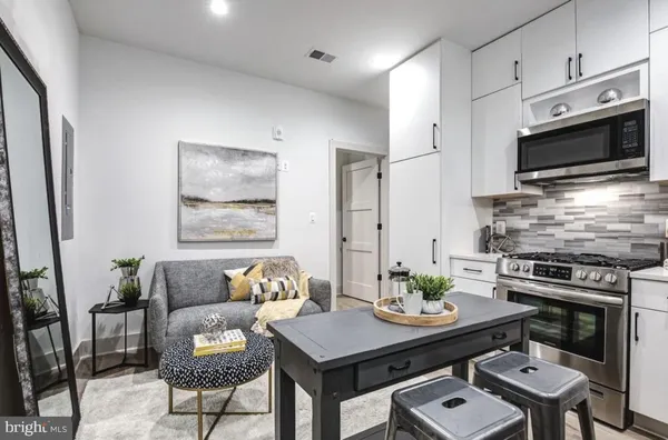 $2,150 | 256 15th Street Southeast, Unit 3, Washington, DC 20003