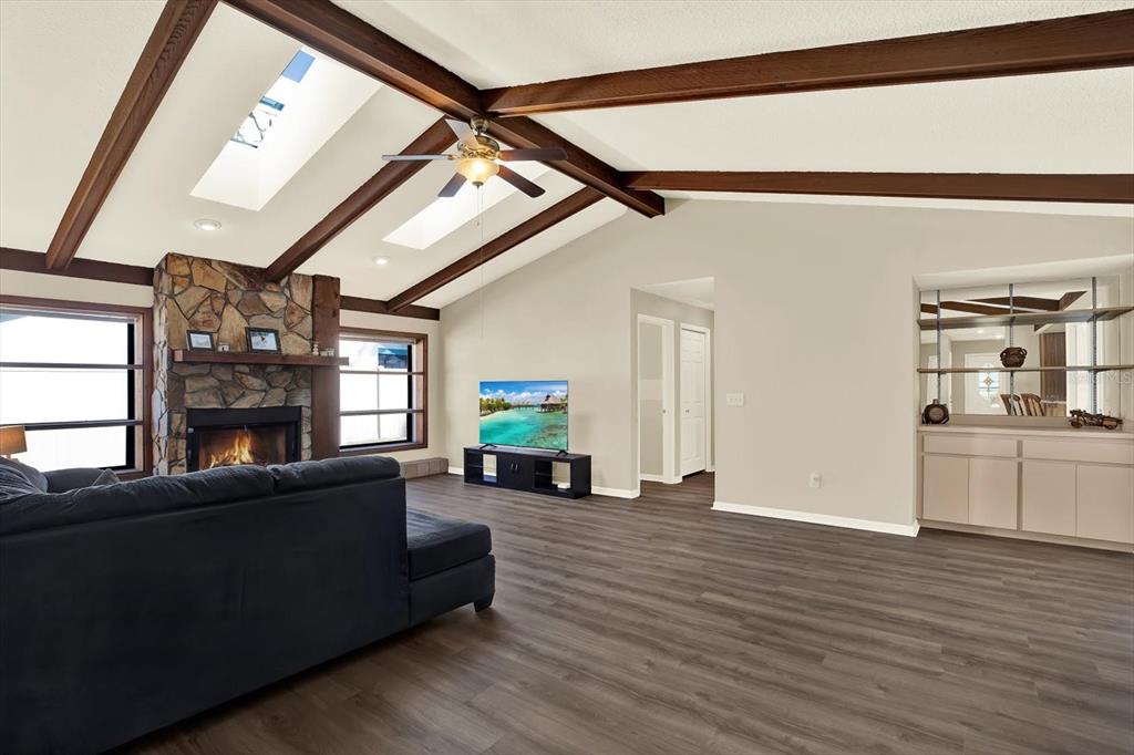 401 Running Horse Road Seffner, FL 33584 - Photo 12 of 35