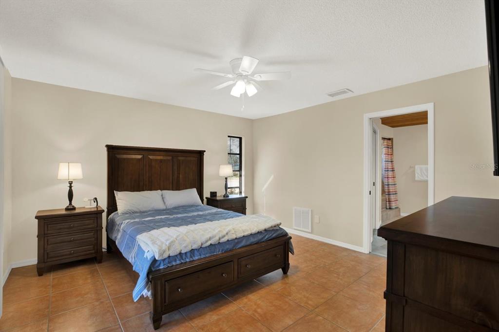 401 Running Horse Road Seffner, FL 33584 - Photo 14 of 35