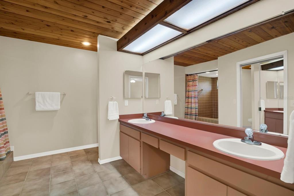 401 Running Horse Road Seffner, FL 33584 - Photo 16 of 35