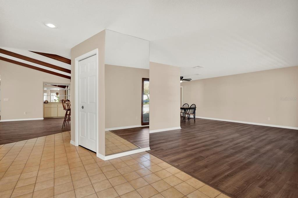 401 Running Horse Road Seffner, FL 33584 - Photo 2 of 35