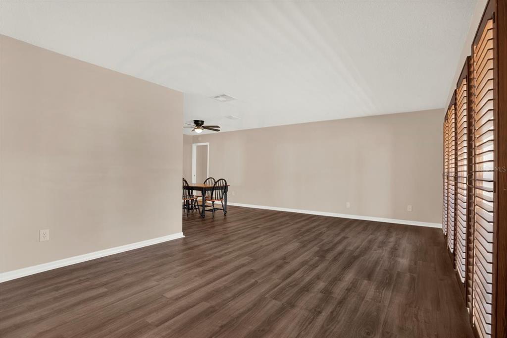 401 Running Horse Road Seffner, FL 33584 - Photo 3 of 35