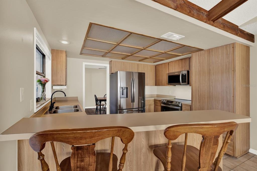 401 Running Horse Road Seffner, FL 33584 - Photo 6 of 35