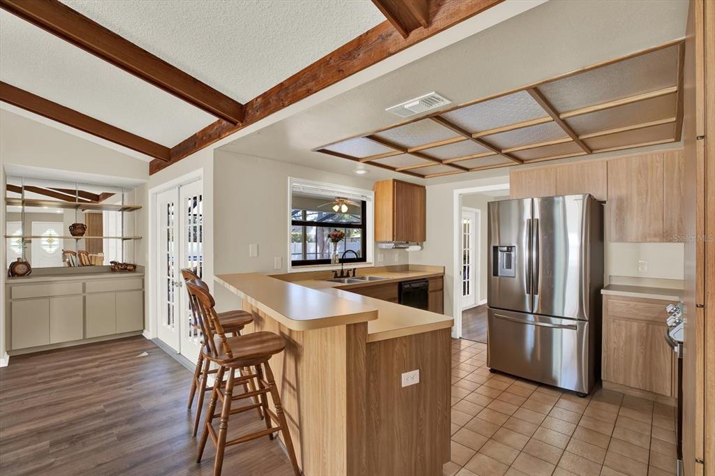 401 Running Horse Road Seffner, FL 33584 - Photo 7 of 35