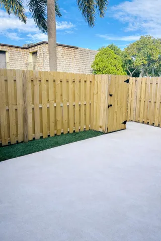 $2,250 | 31 Lake Arbor Drive, Palm Springs, FL 33461