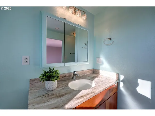 a picture of a bathroom