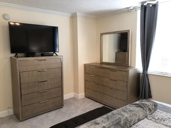 $3,500 | 651 Okeechobee Boulevard, West Palm Beach, FL 33401