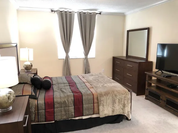 $3,500 | 651 Okeechobee Boulevard, West Palm Beach, FL 33401