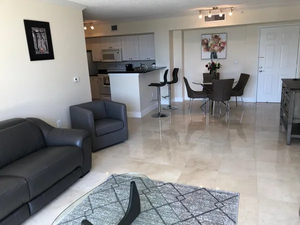 $3,500 | 651 Okeechobee Boulevard, West Palm Beach, FL 33401