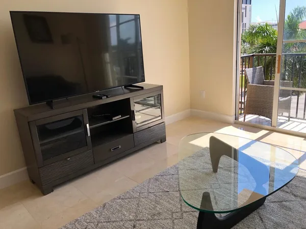 $3,500 | 651 Okeechobee Boulevard, West Palm Beach, FL 33401