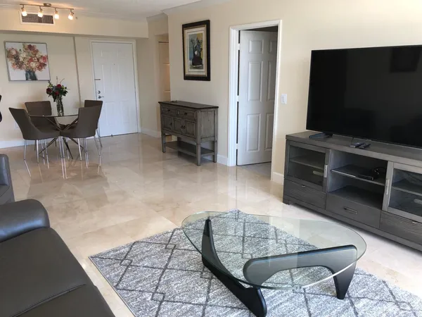 $3,500 | 651 Okeechobee Boulevard, West Palm Beach, FL 33401