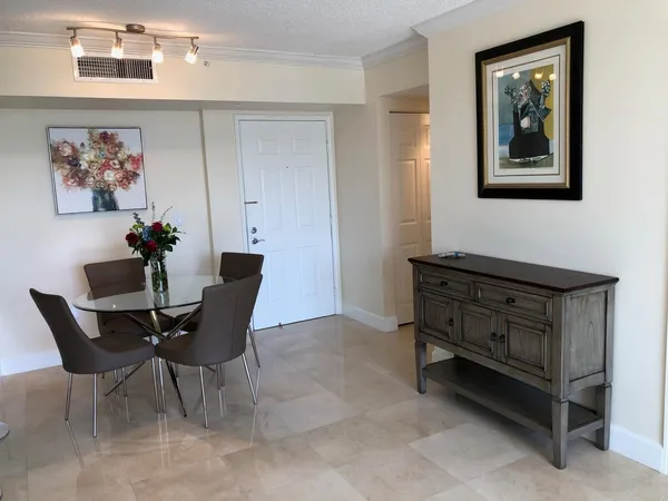 $3,500 | 651 Okeechobee Boulevard, West Palm Beach, FL 33401