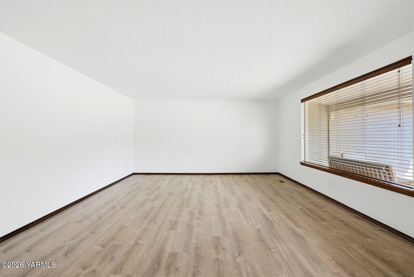 241 Knoll Road Yakima, WA 98908 - Photo 6 of 43 Unstaged Formal Living