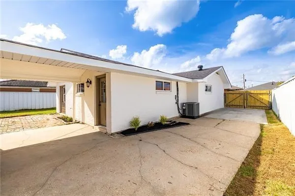 $255,000 | 404 Alpaca Drive, Arabi, LA 70032
