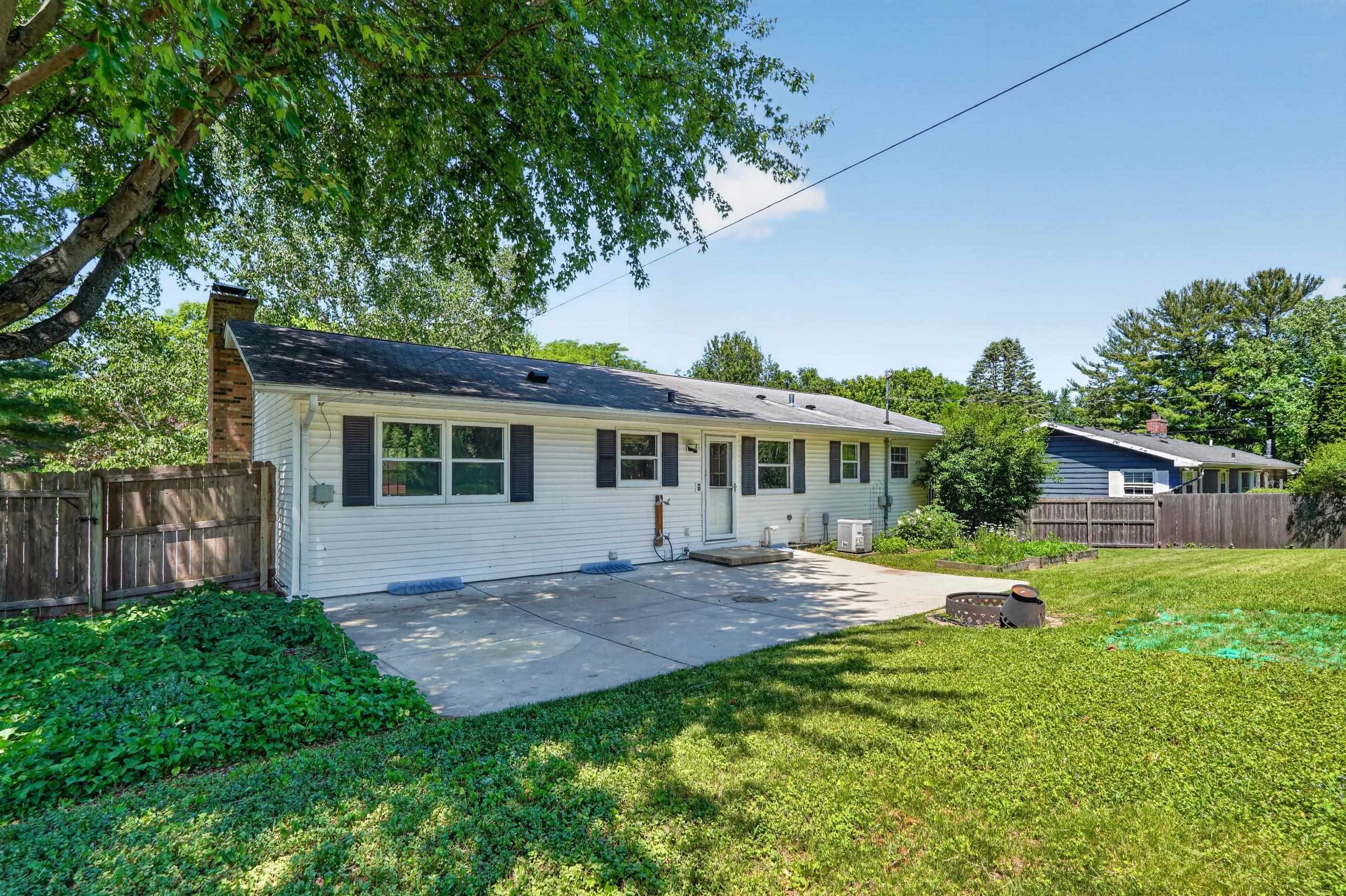 5717 Piping Rock Road Madison, WI 53711 - Photo 4 of 55