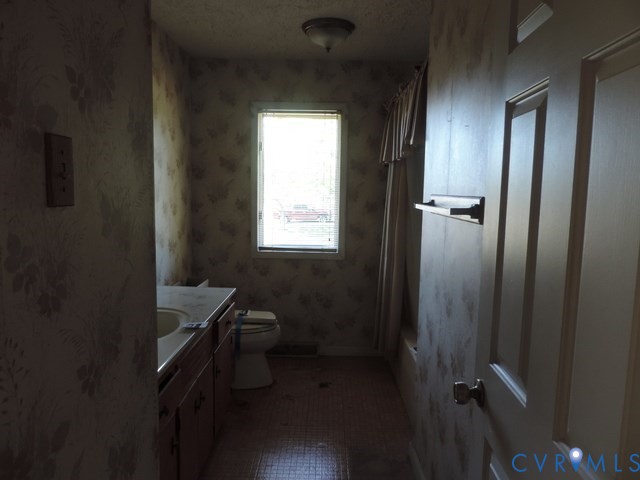 102 Hicks Lane Rice, VA 23966 - Photo 14 of 26 a bathroom with a window