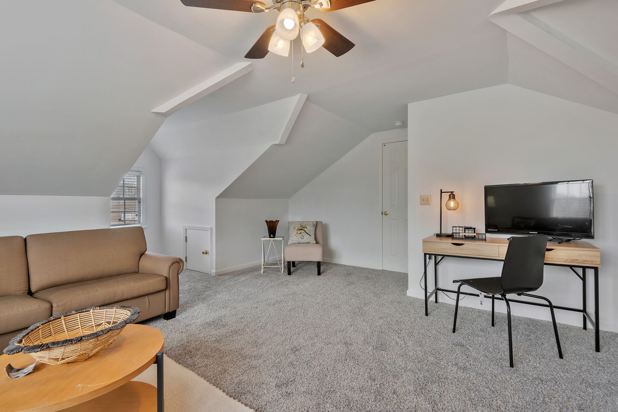 1102 High Lake Drive Dickson, TN 37055 - Photo 29 of 50 a workspace with furniture and a couch