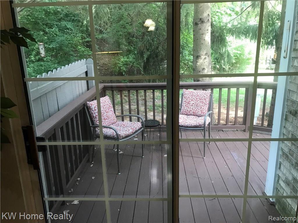 1352 Crescent Lane Rochester Hills, MI 48306 - Photo 19 of 58