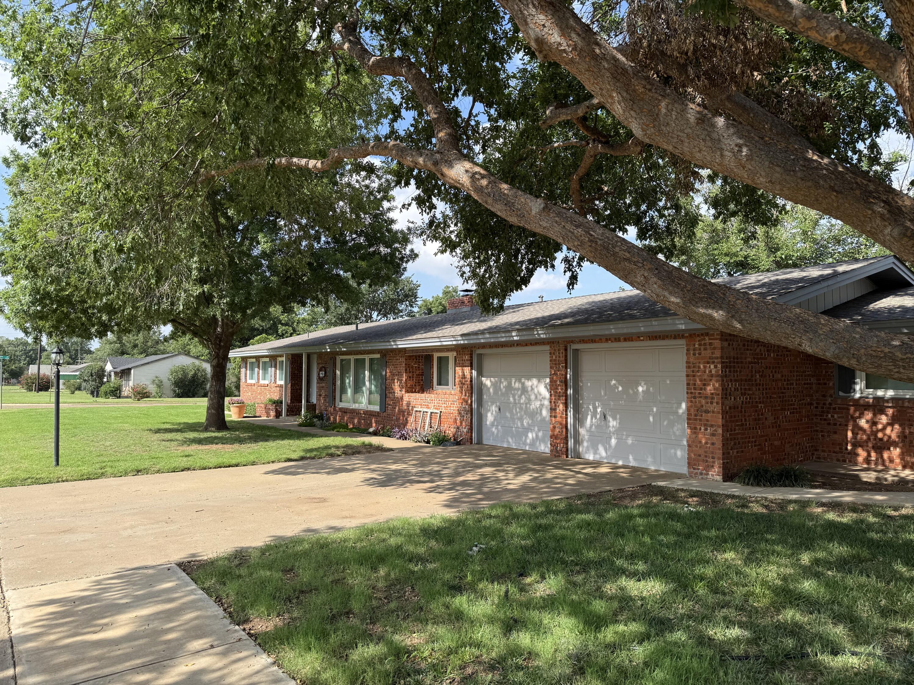1901 Avenue R Tahoka, TX 79373 - Photo 2 of 32 IMG_3077