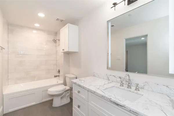 $3,695 | 3821 North Braeswood Boulevard, Unit C, Houston, TX 77025