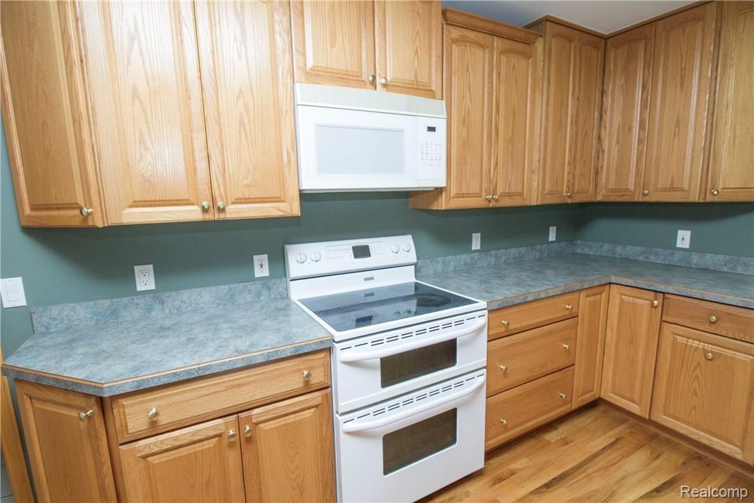 2447 Hadley Road Lapeer, MI 48446 - Photo 18 of 57 Kitchen7.jpg