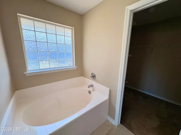 $2,400 | 15677 Moss Hollow Drive, Jacksonville, FL 32218