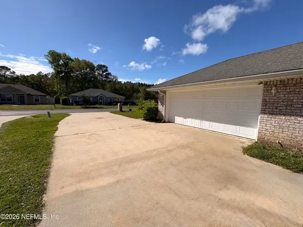 $2,400 | 15677 Moss Hollow Drive, Jacksonville, FL 32218