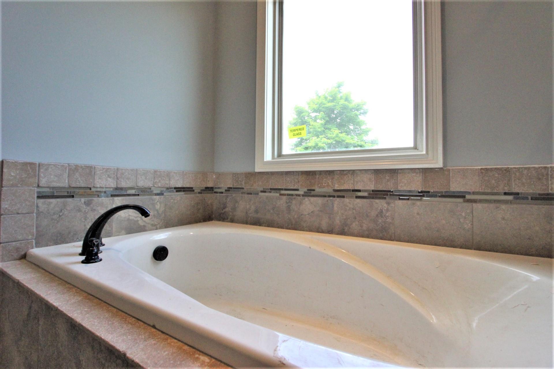 80 Cherokee Dock Road, Unit 13 Lebanon, TN 37087 - Photo 18 of 28 Garden Tub With Custom Tile Backsplash