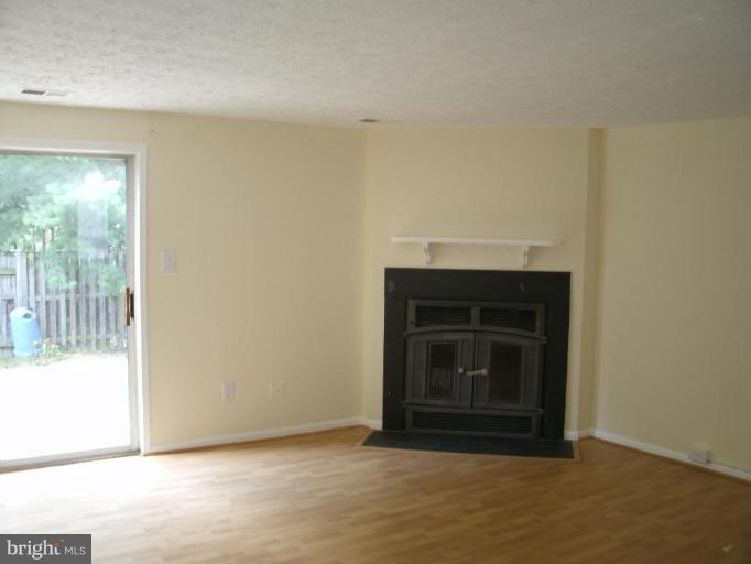 6930 Villa-Del-Rey Court Springfield, VA 22150 - Photo 3 of 5 Living Room