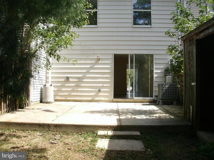 6930 Villa-Del-Rey Court Springfield, VA 22150 - Photo 5 of 5 Exterior (Rear)