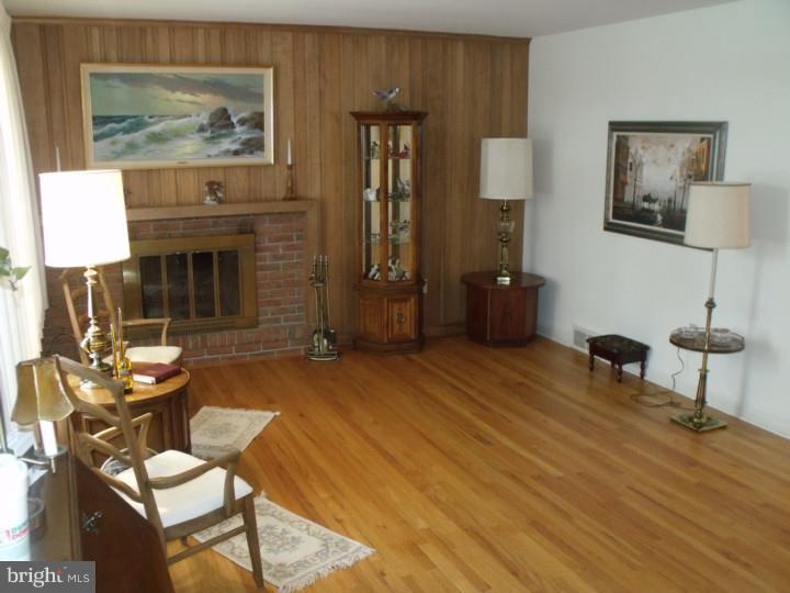 3108 Merritt Parkway Sinking Spring, PA 19608 - Photo 9 of 21 Living Room