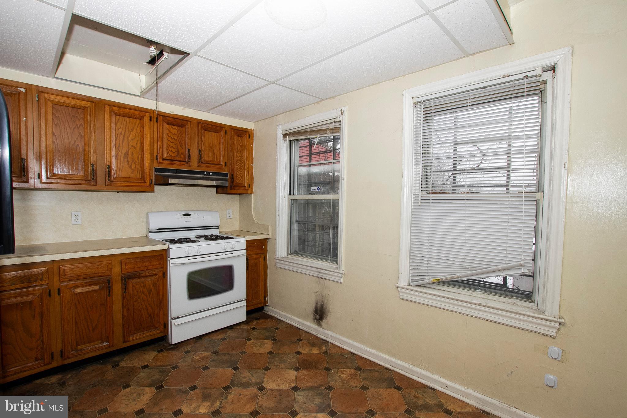 447 Roundview Road Baltimore, MD 21225 - Photo 6 of 21