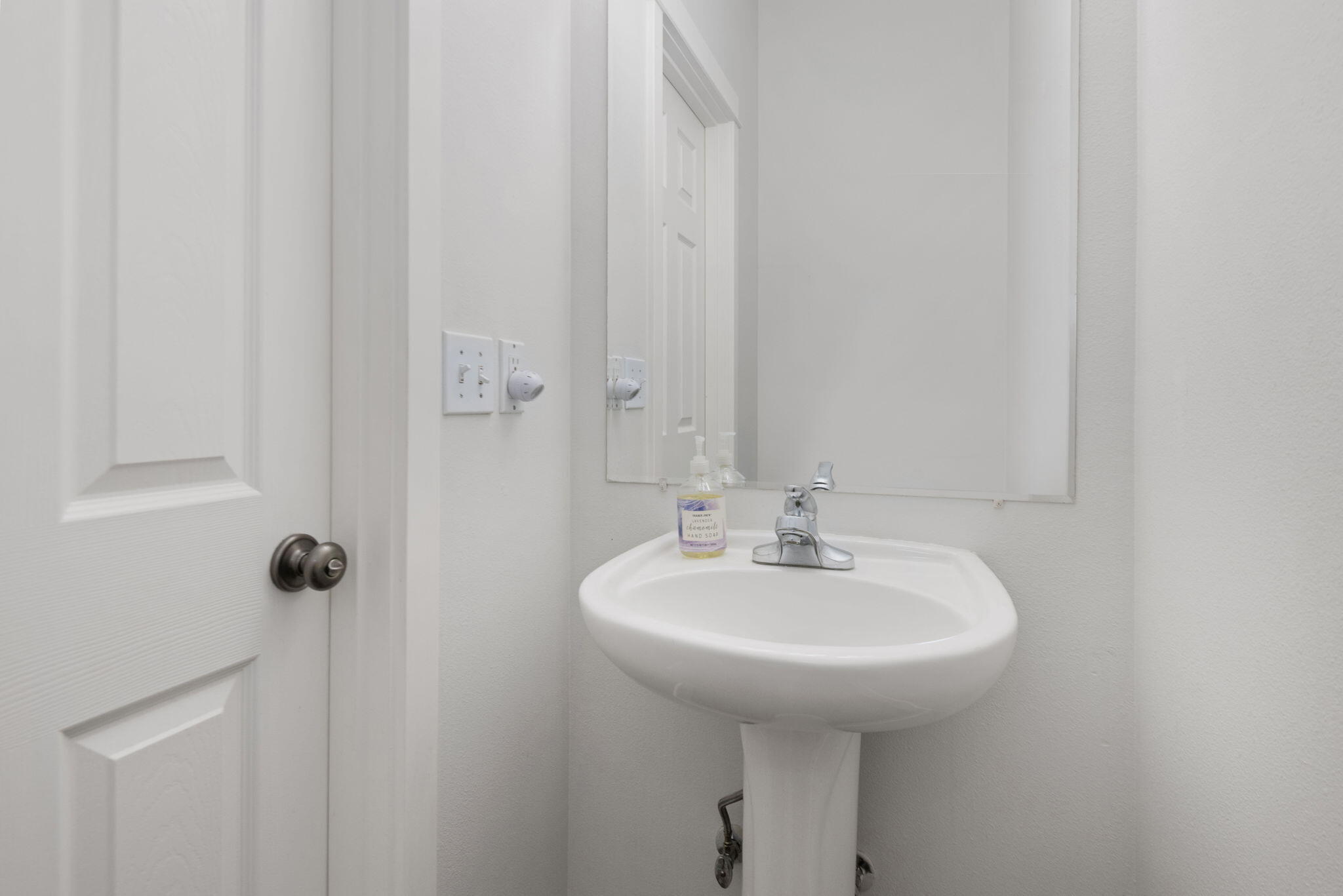 62744 Larkview Road Bend, OR 97701 - Photo 12 of 25 a bathroom with a sink and mirror