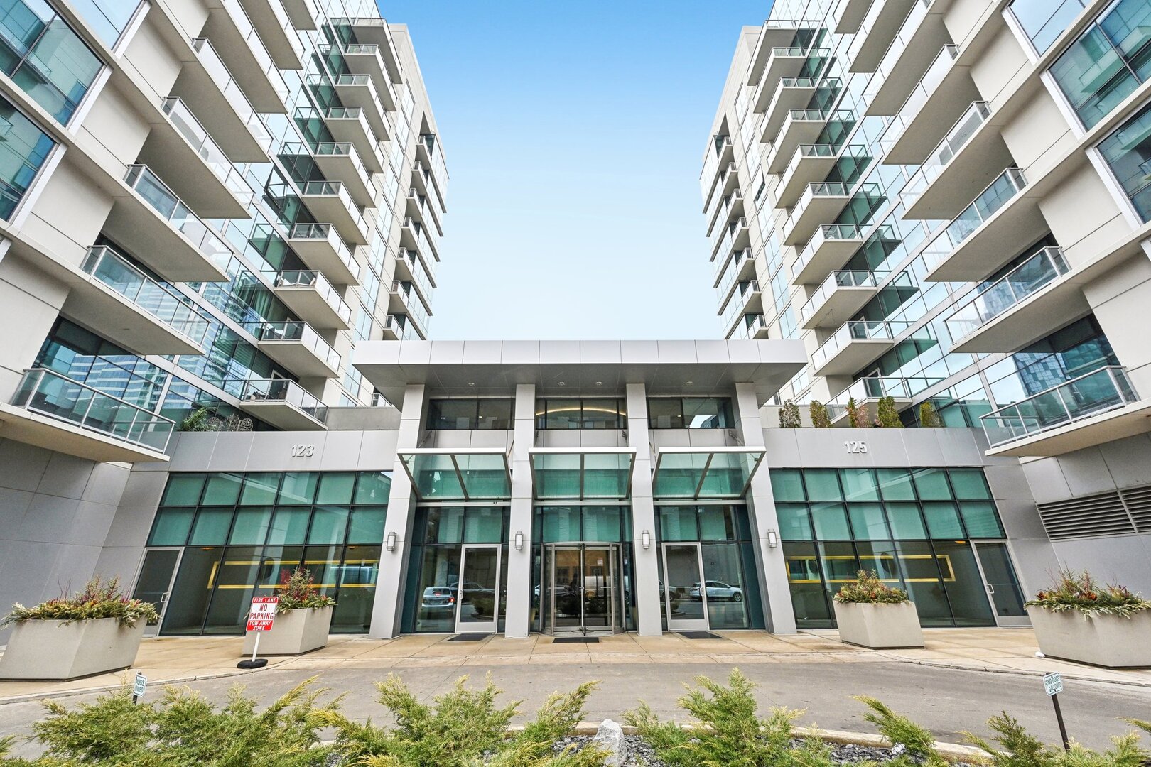 125 South Green Street, Unit 1007A Chicago, IL 60607 - Photo 1 of 16 Gallery Image 1