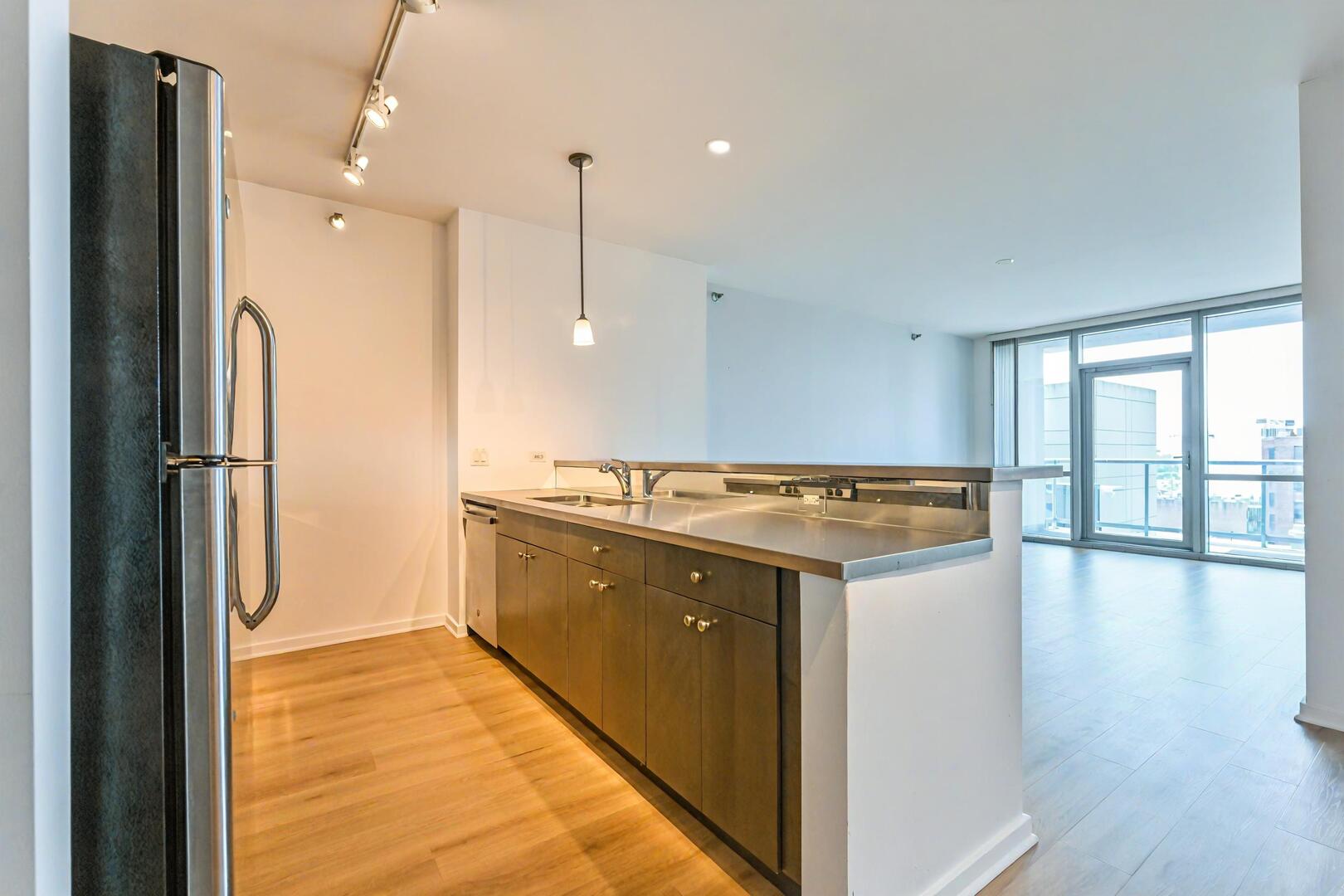 125 South Green Street, Unit 1007A Chicago, IL 60607 - Photo 3 of 16 Gallery Image 3