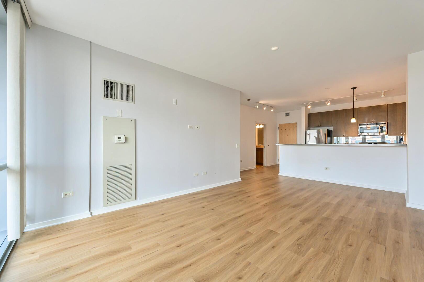 125 South Green Street, Unit 1007A Chicago, IL 60607 - Photo 7 of 16 Gallery Image 7