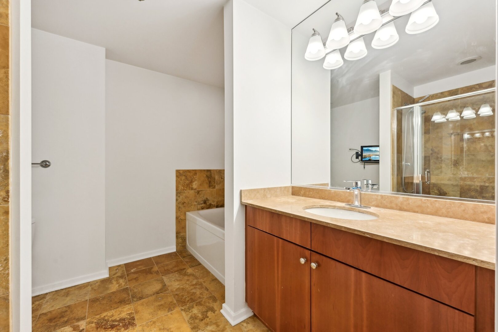 125 South Green Street, Unit 1007A Chicago, IL 60607 - Photo 8 of 16 Gallery Image 8