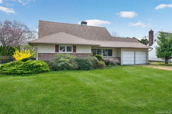 $975,000 | 23 Pell Terrace, Garden City, NY 11530