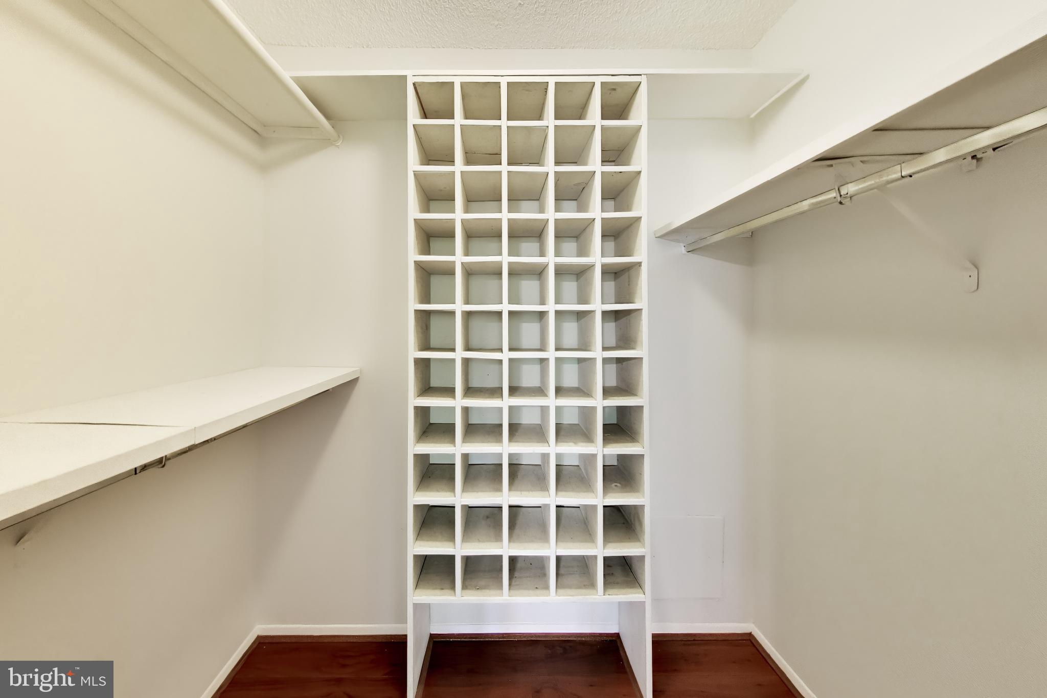 5225 Pooks Hill Road, Unit 220N Bethesda, MD 20814 - Photo 15 of 51 WALK-IN CLOSET