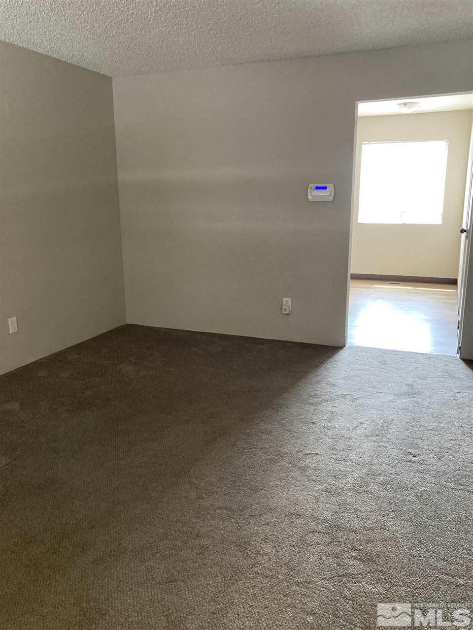 1402 East 9th Street, Unit 6 Reno, NV 89512 - Photo 4 of 10 an empty room with a window