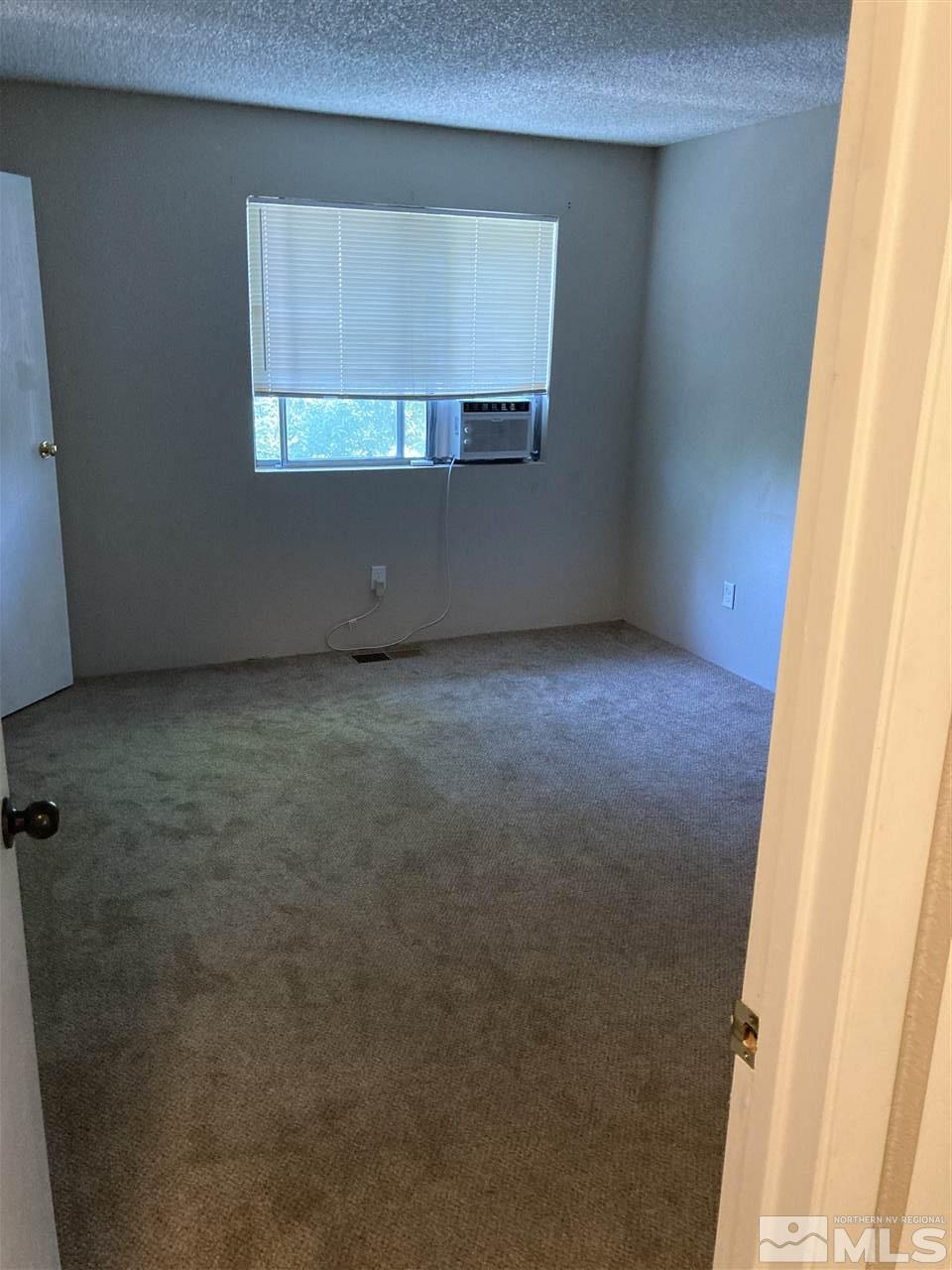 1402 East 9th Street, Unit 6 Reno, NV 89512 - Photo 8 of 10 an empty room with a window