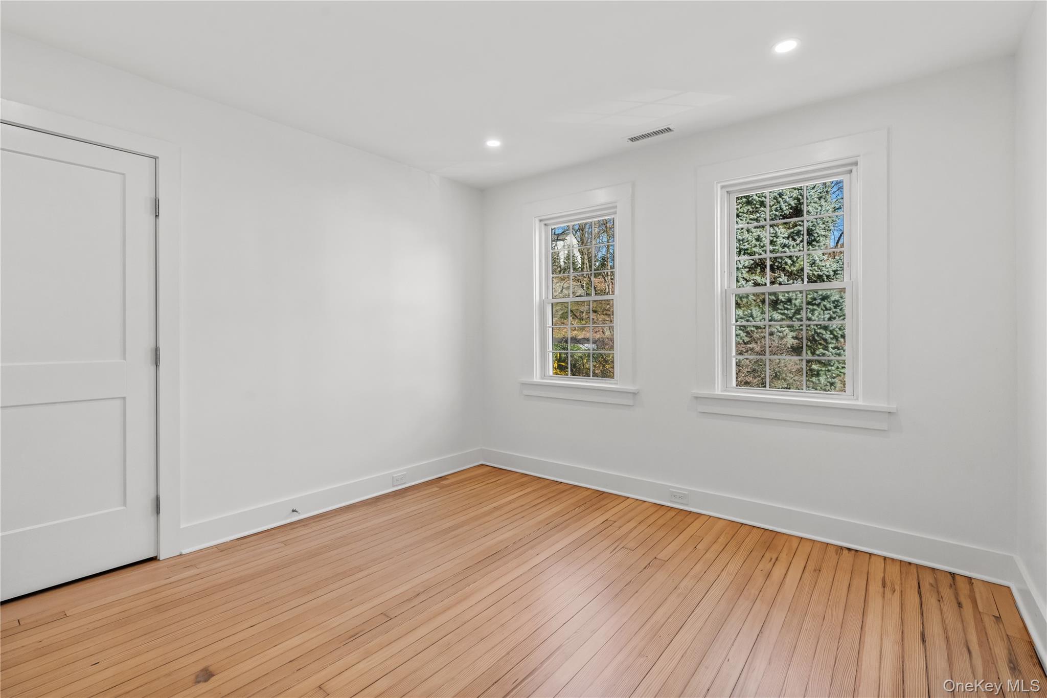 26 Latimer Lane Bronxville, NY 10708 - Photo 24 of 37 an empty room with wooden floor and windows