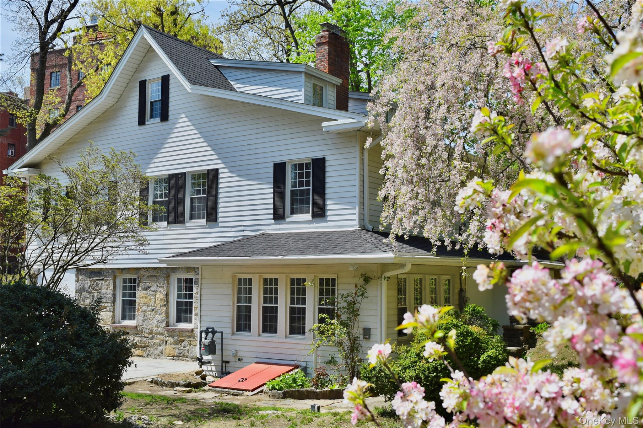 26 Latimer Lane Bronxville, NY 10708 - Photo 3 of 37 Bronxville Schools. Top to bottom renovation.
