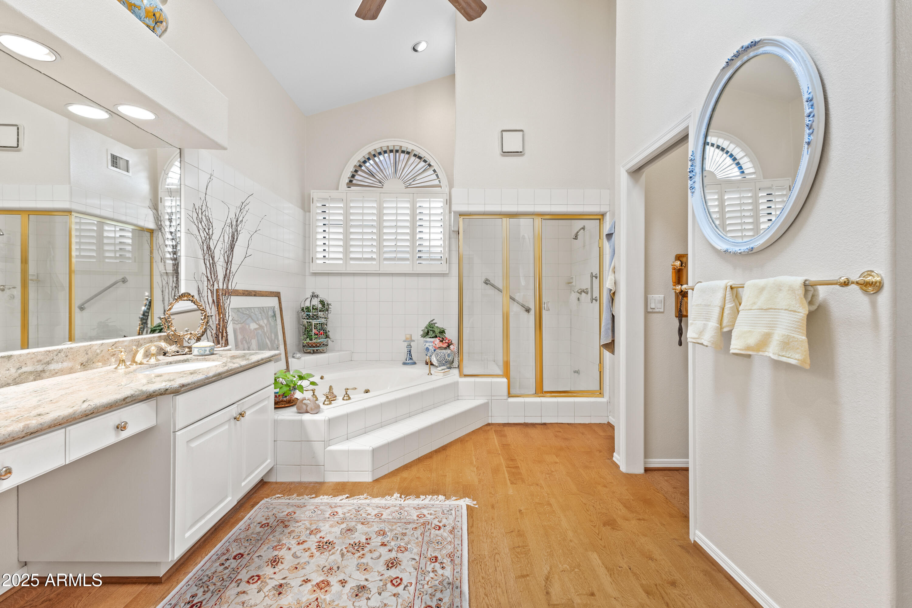 7525 East Gainey Ranch Road, Unit 164 Scottsdale, AZ 85258 - Photo 25 of 51 a spacious bathroom with a tub sink and mirror
